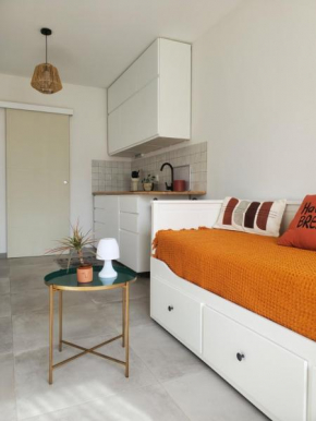 Charmant studio moderne avec extérieur 